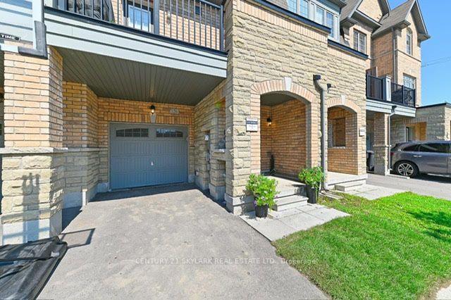 Photo 3 of 126 Fruitvale Circle, Brampton, Northwest Brampton — HOMEH