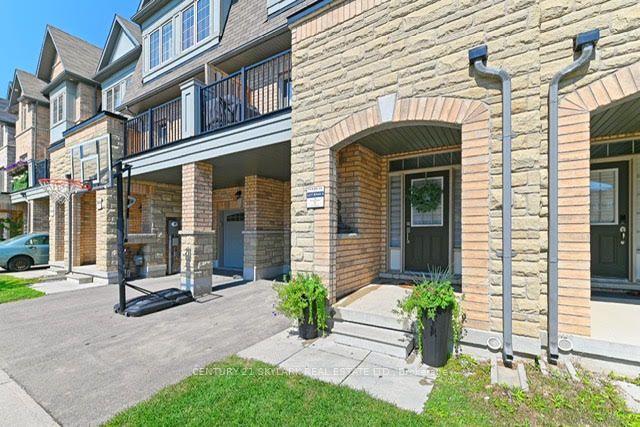 Photo 4 of 126 Fruitvale Circle, Brampton, Northwest Brampton — HOMEH