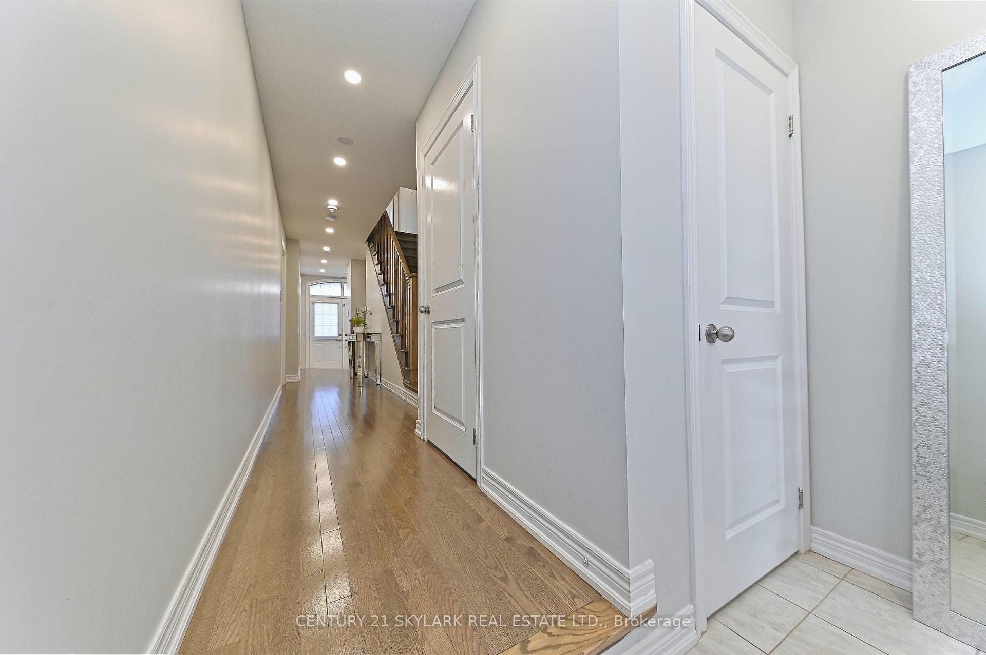 Photo 6 of 126 Fruitvale Circle, Brampton, Northwest Brampton — HOMEH