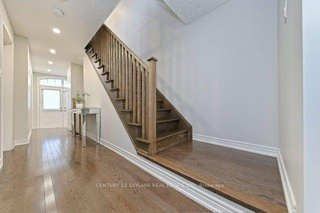 Photo 7 of 126 Fruitvale Circle, Brampton, Northwest Brampton — HOMEH