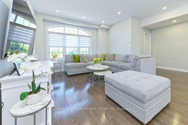 Photo 9 of 126 Fruitvale Circle, Brampton, Northwest Brampton — HOMEH