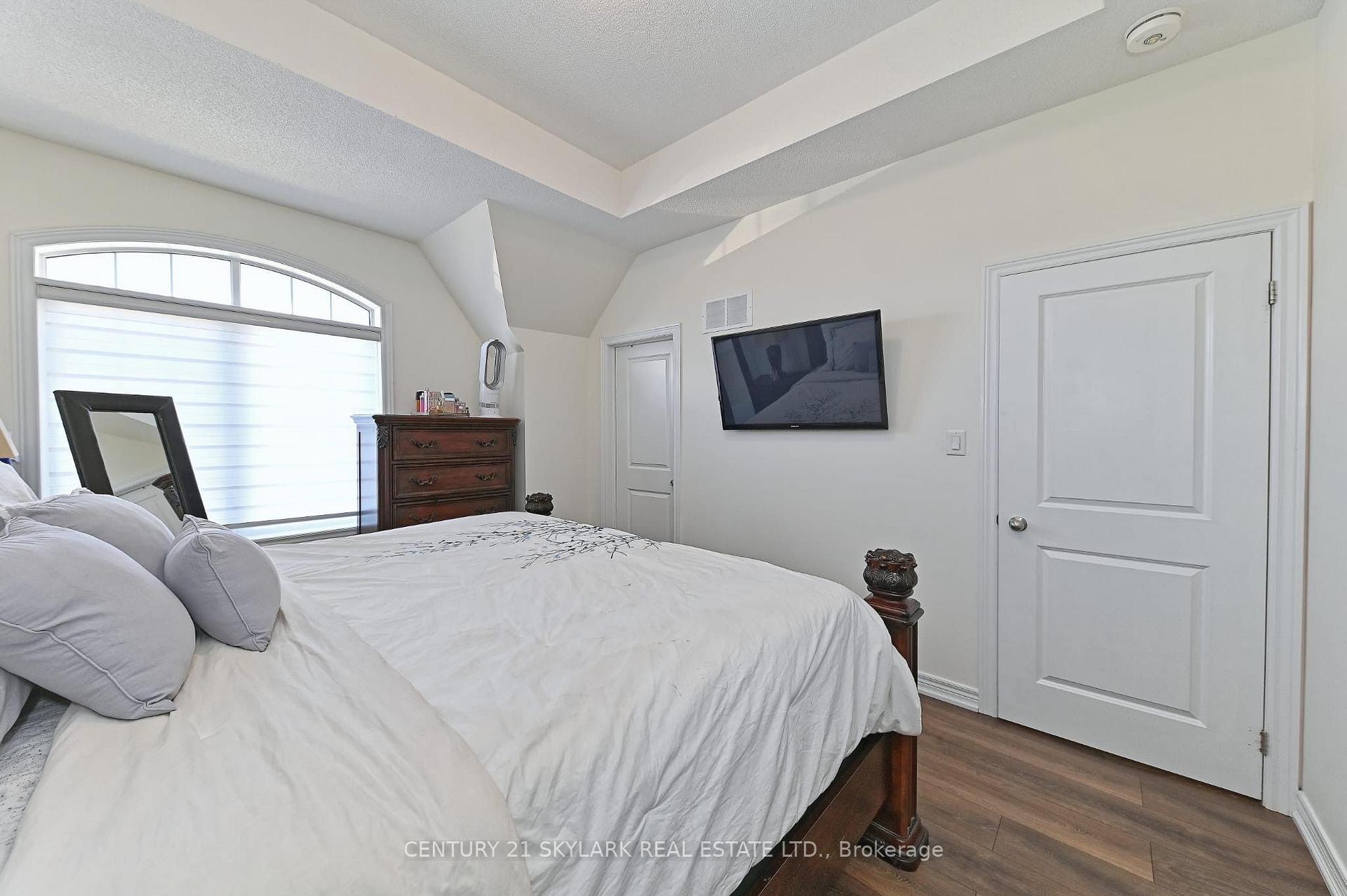 Photo 19 of 126 Fruitvale Circle, Brampton, Northwest Brampton — HOMEH