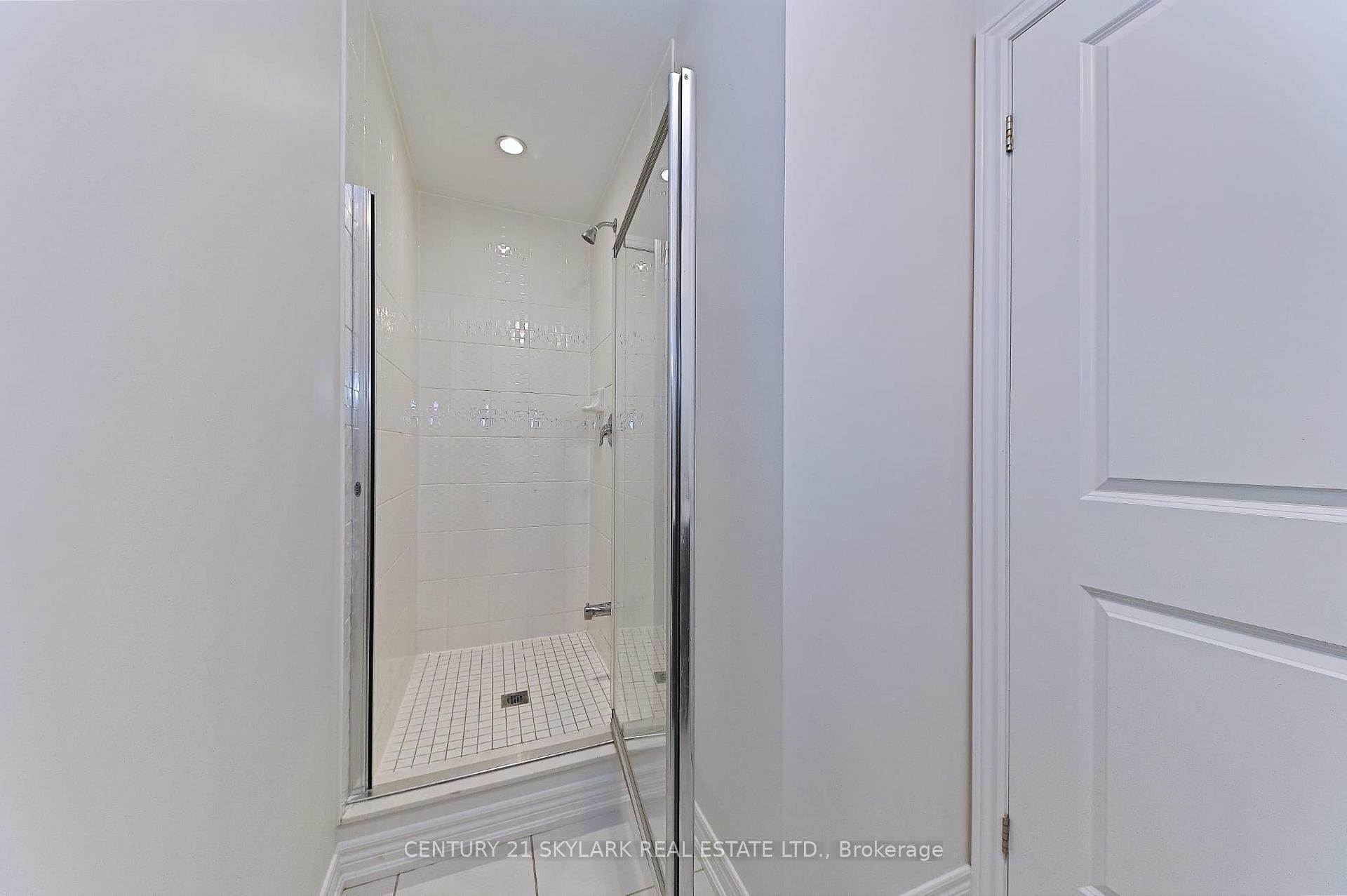 Photo 23 of 126 Fruitvale Circle, Brampton, Northwest Brampton — HOMEH