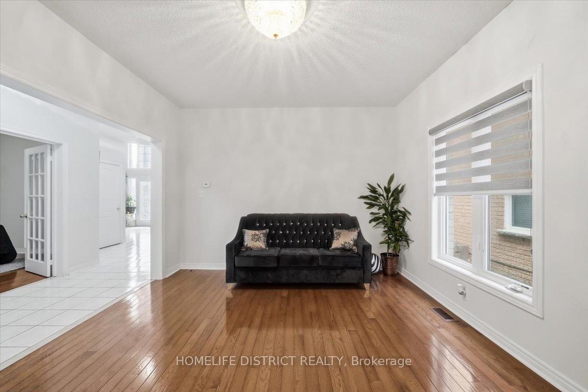 Photo 6 of 43 Bethany Street, Markham, Cedarwood — HOMEH