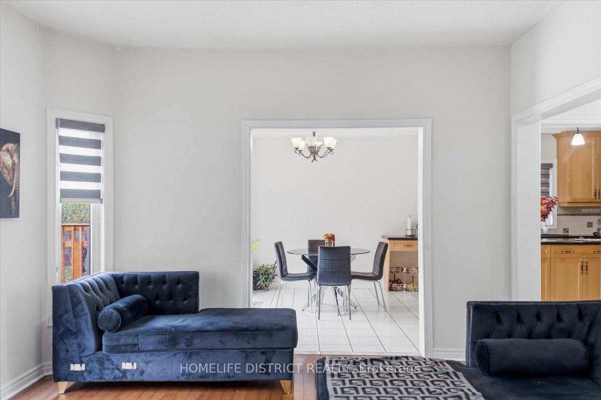 Photo 12 of 43 Bethany Street, Markham, Cedarwood — HOMEH