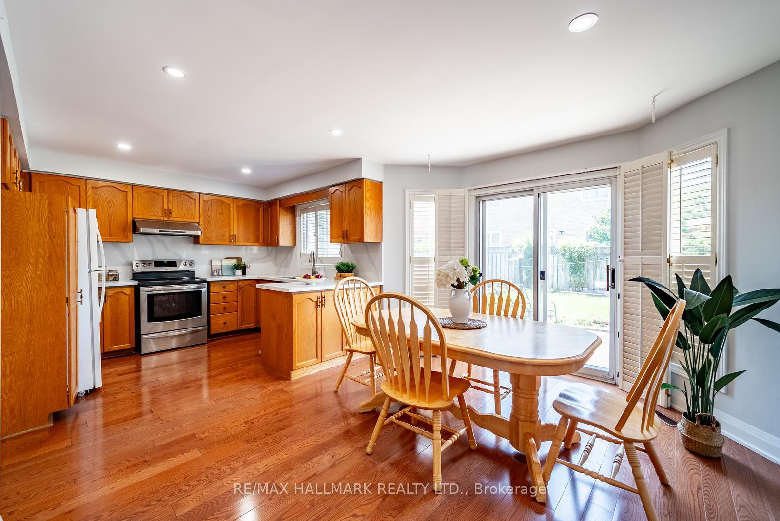 Photo 9 of 75 Captain Francis Drive, Markham, Buttonville — HOMEH