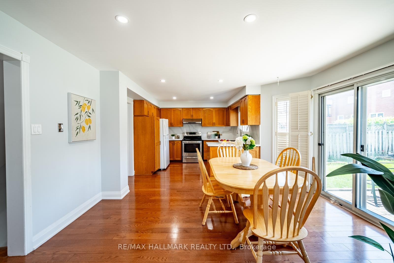 Photo 14 of 75 Captain Francis Drive, Markham, Buttonville — HOMEH