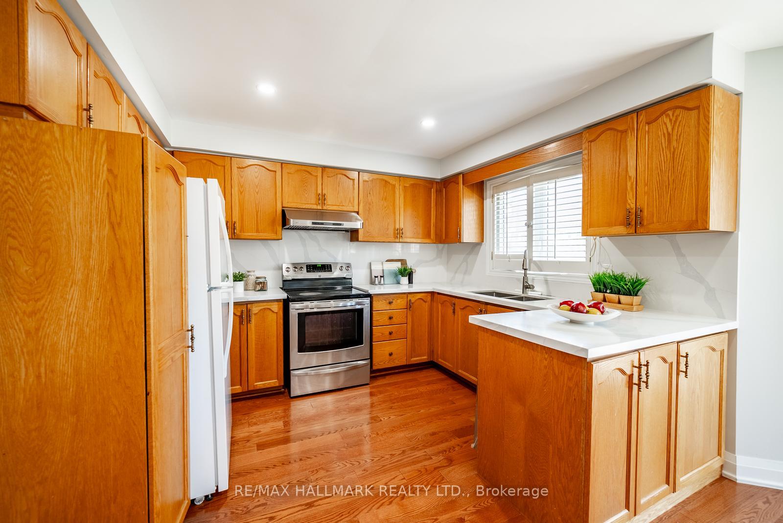 Photo 15 of 75 Captain Francis Drive, Markham, Buttonville — HOMEH