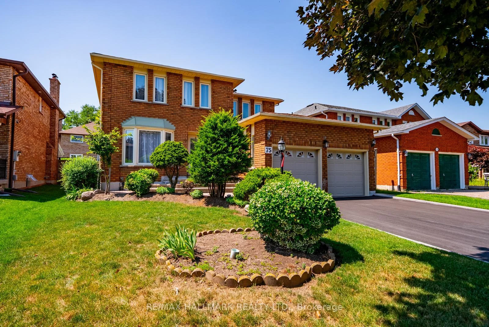 Photo 3 of 75 Captain Francis Drive, Markham, Buttonville — HOMEH