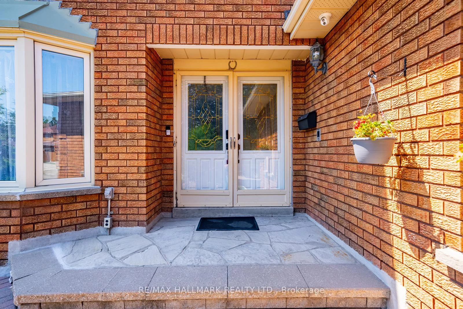 Photo 4 of 75 Captain Francis Drive, Markham, Buttonville — HOMEH