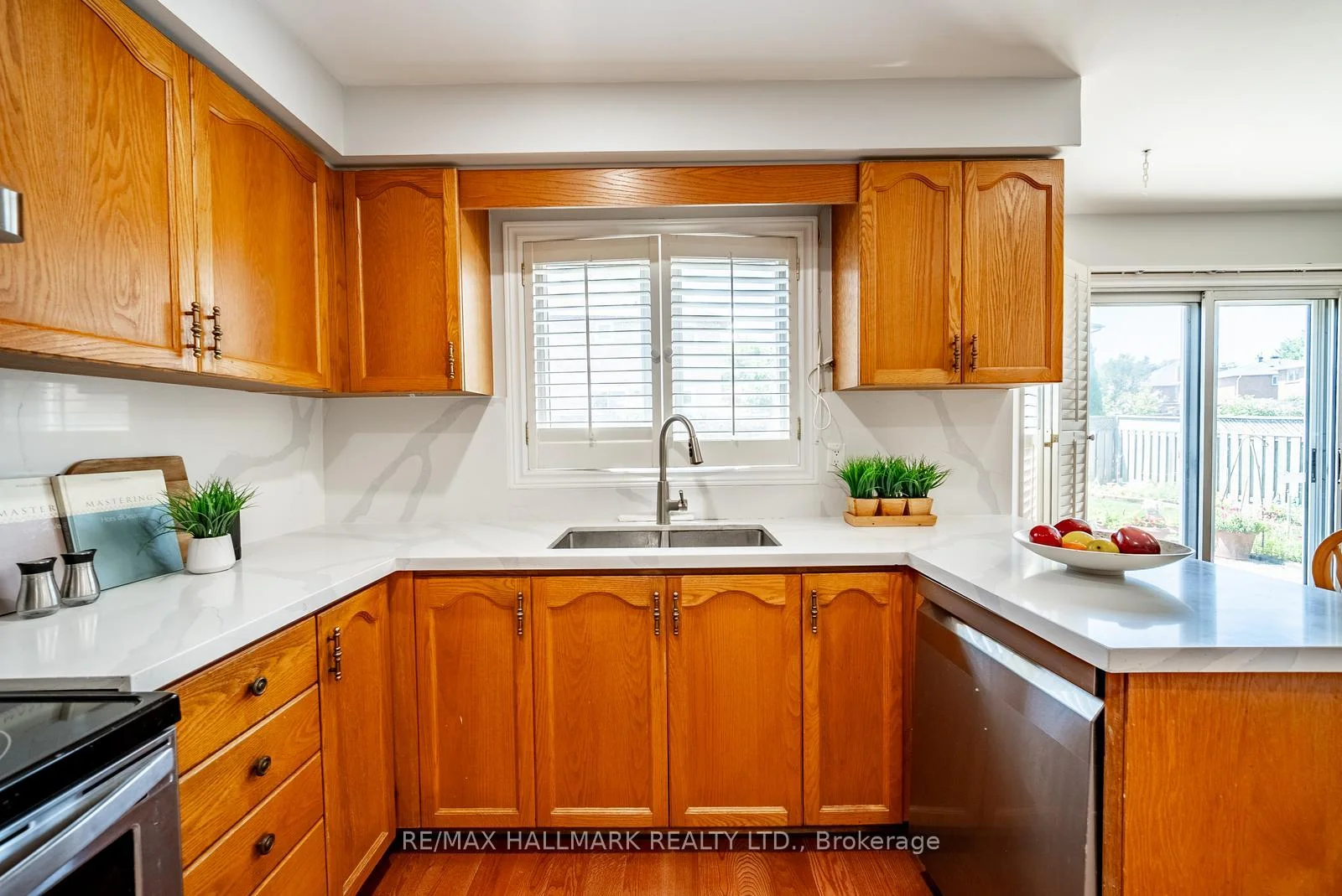 Photo 23 of 75 Captain Francis Drive, Markham, Buttonville — HOMEH