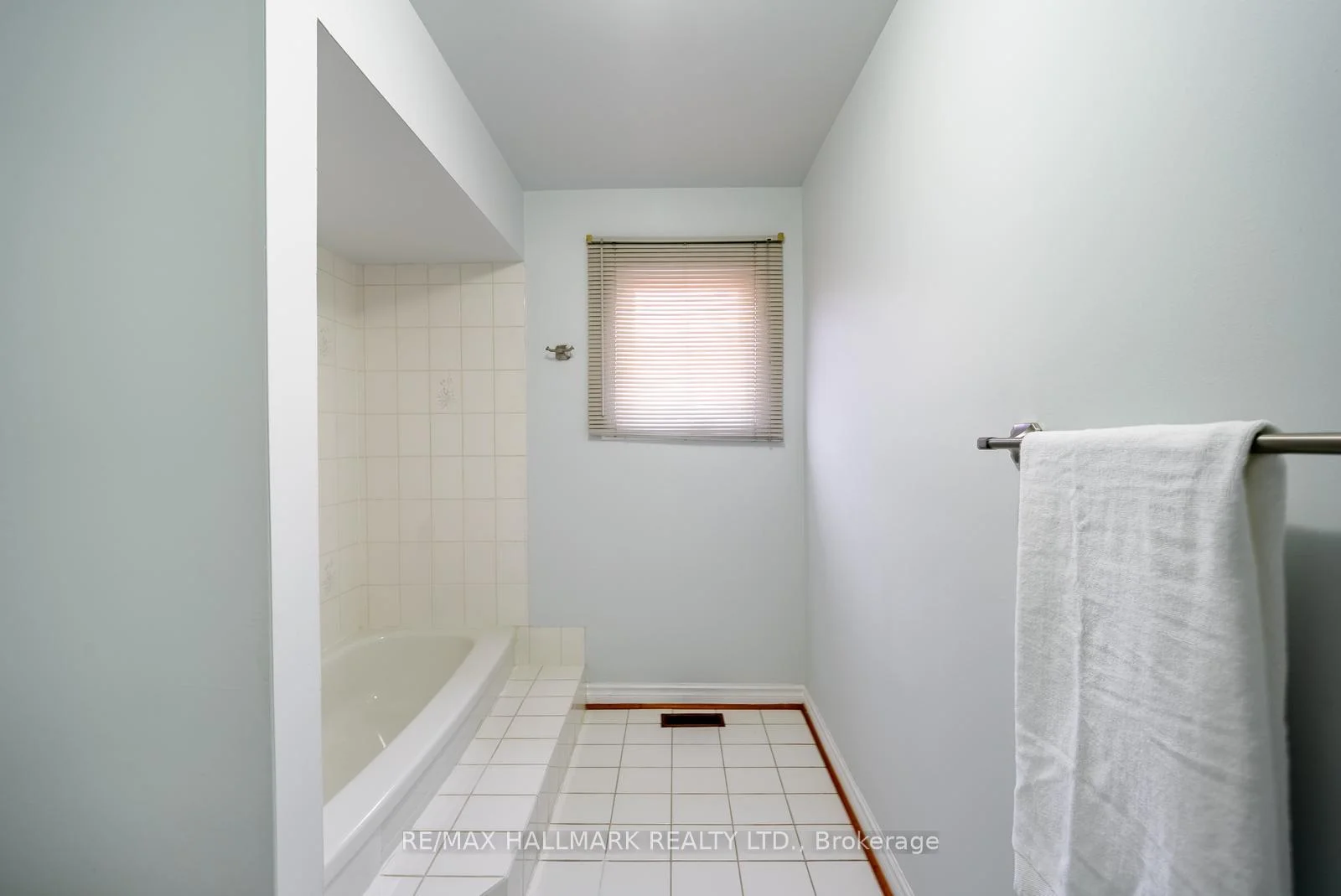Photo 53 of 75 Captain Francis Drive, Markham, Buttonville — HOMEH