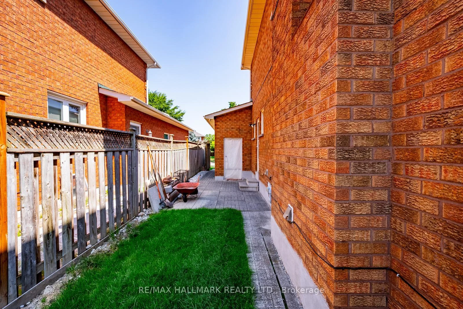 Photo 77 of 75 Captain Francis Drive, Markham, Buttonville — HOMEH