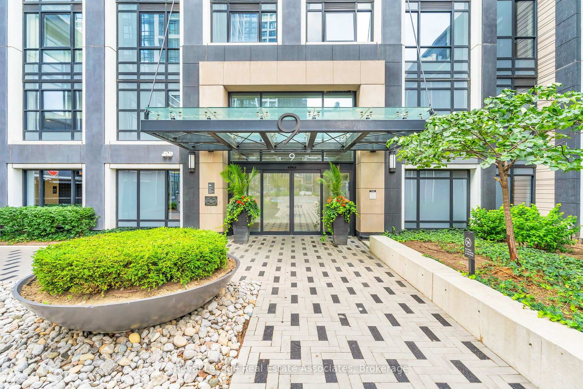 Photo 1 of Unit 922, 9 Mabelle Avenue, Etobicoke, Islington-City Centre West — HOMEH