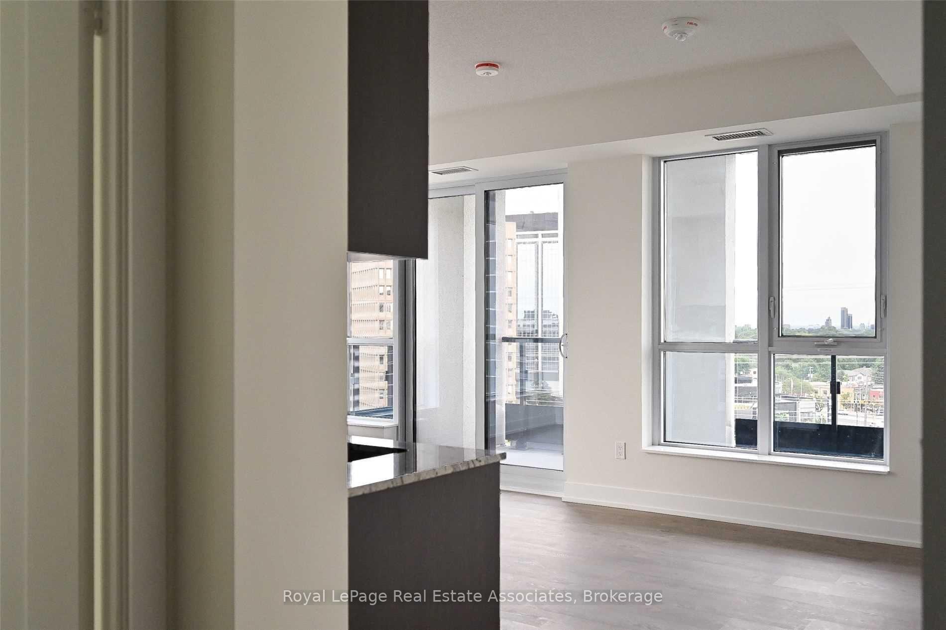 Photo 4 of Unit 922, 9 Mabelle Avenue, Etobicoke, Islington-City Centre West — HOMEH