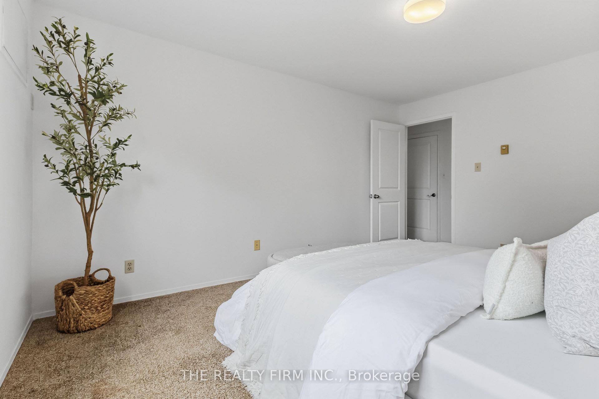 Photo 20 of Unit 210, 733 Deveron Crescent, London, South T — HOMEH