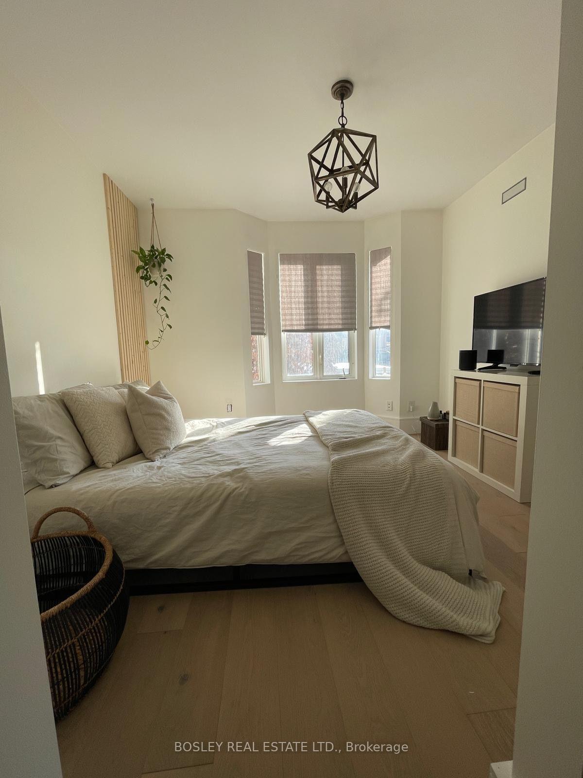 Photo 4 of 38 Jackson Place, Toronto, Junction Area — HOMEH