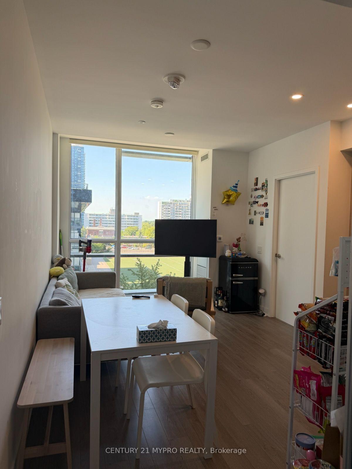 Photo 3 of Unit #412, 39 Roehampton Avenue, Toronto, Mount Pleasant West — HOMEH