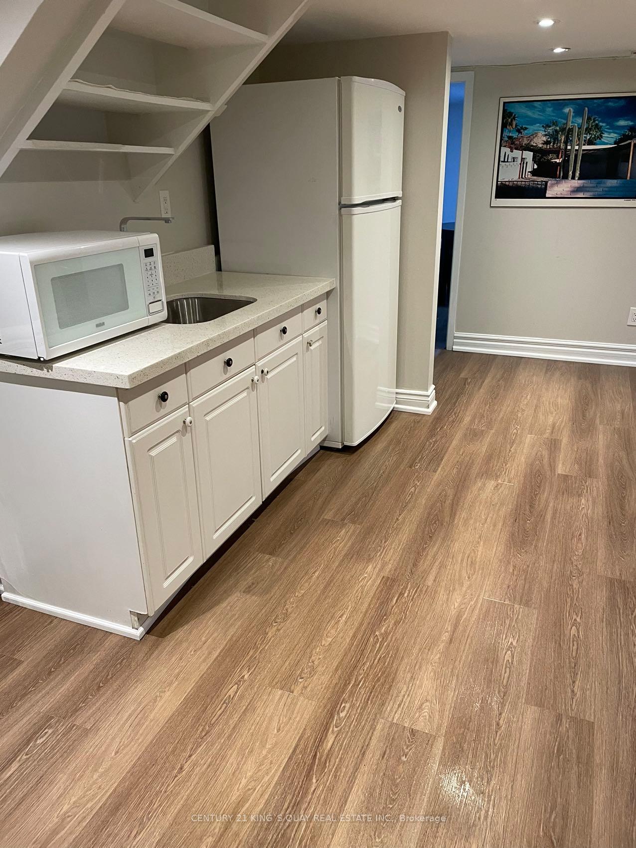 Photo 4 of Unit Lower, 154 Sorauren Avenue, Toronto, Roncesvalles — HOMEH