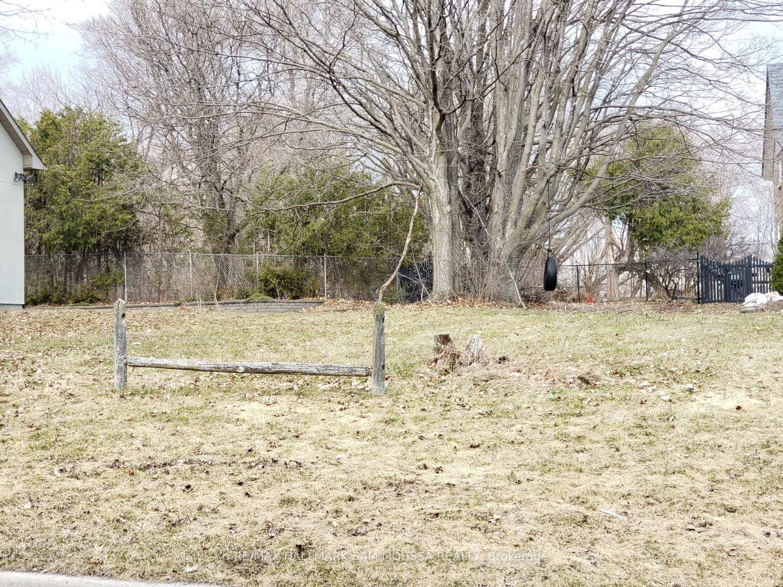 Photo 2 of Unit B, 33 Melville Drive, Ottawa, Barrhaven - Pheasant Run — HOMEH