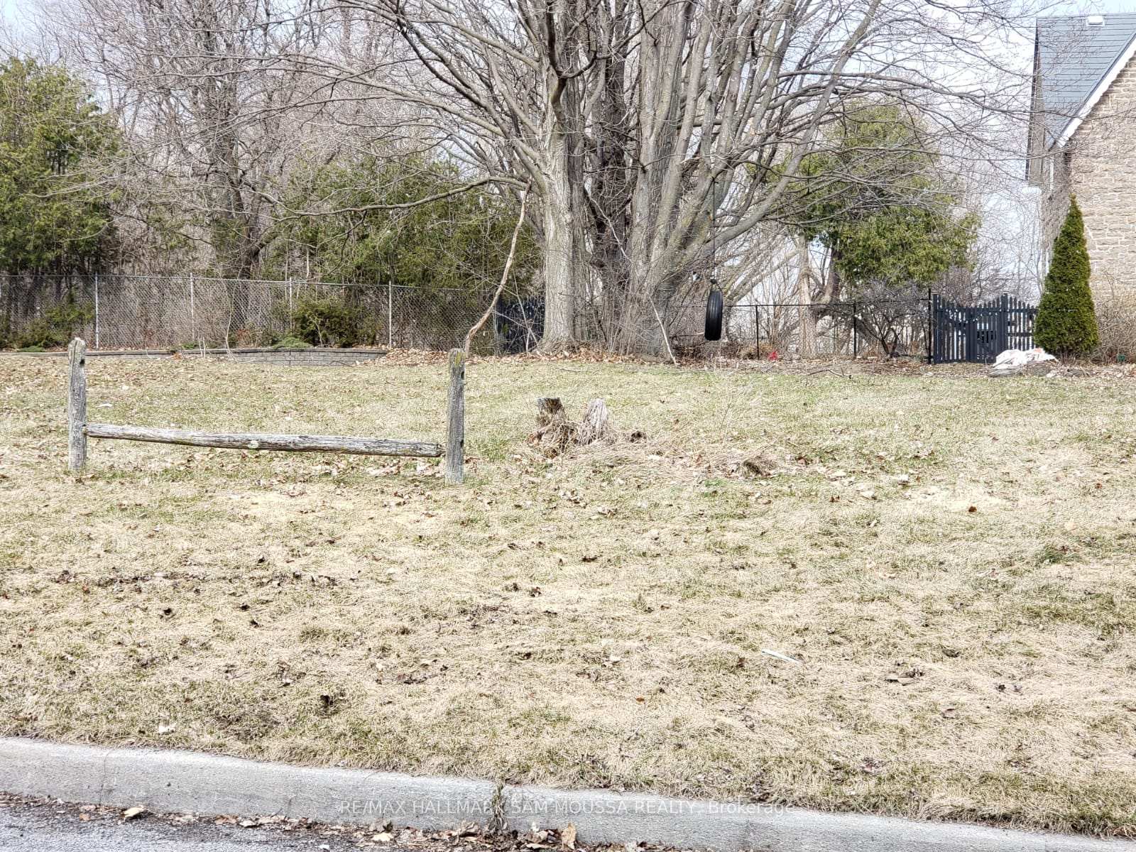 Photo 3 of Unit B, 33 Melville Drive, Ottawa, Barrhaven - Pheasant Run — HOMEH