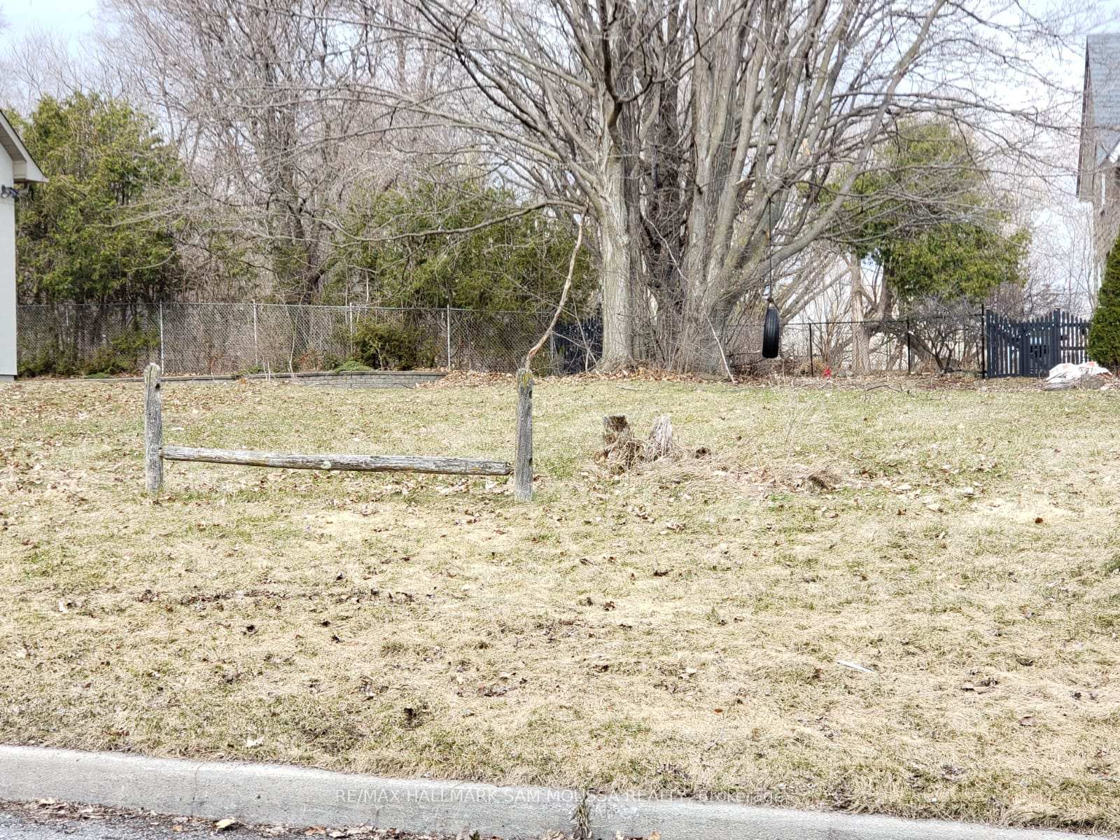 Photo 4 of Unit B, 33 Melville Drive, Ottawa, Barrhaven - Pheasant Run — HOMEH