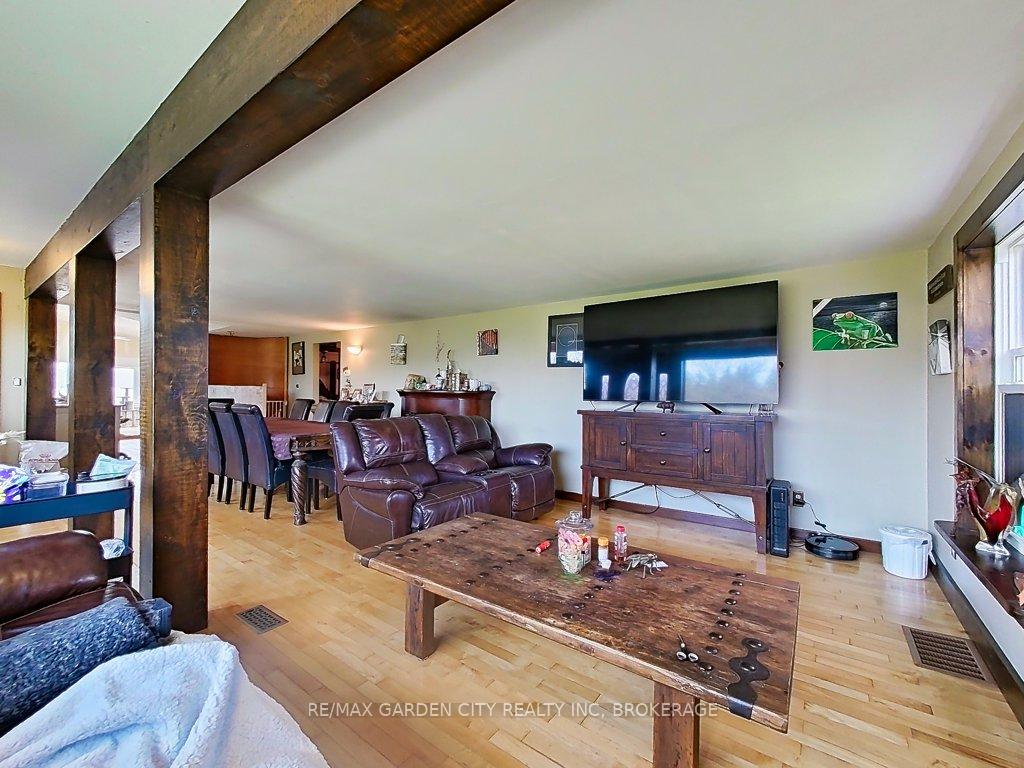 Photo 10 of 1030 Metler Road, Pelham, North Pelham — HOMEH