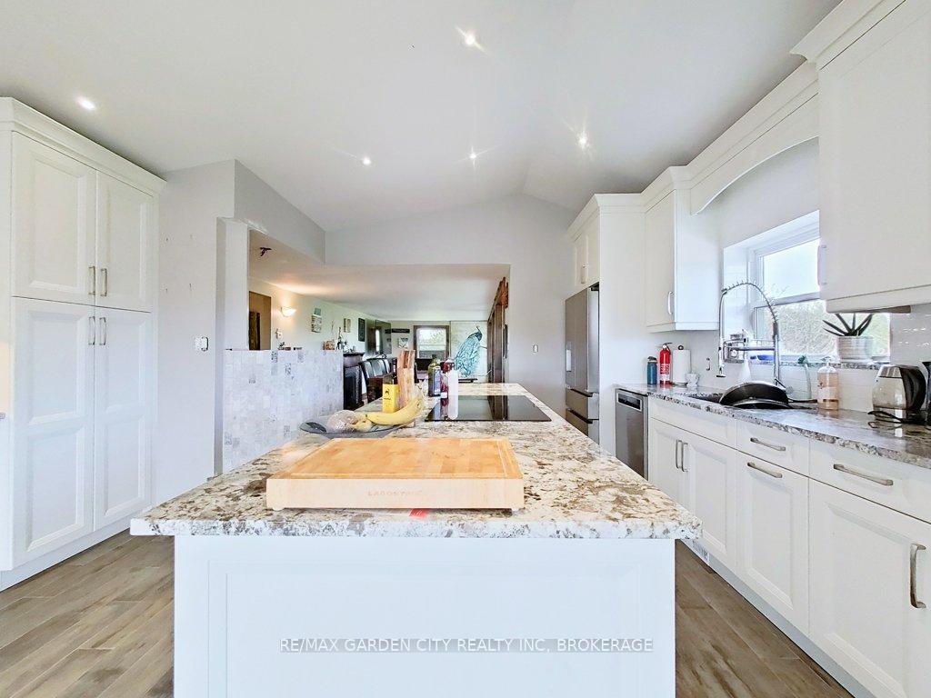 Photo 15 of 1030 Metler Road, Pelham, North Pelham — HOMEH