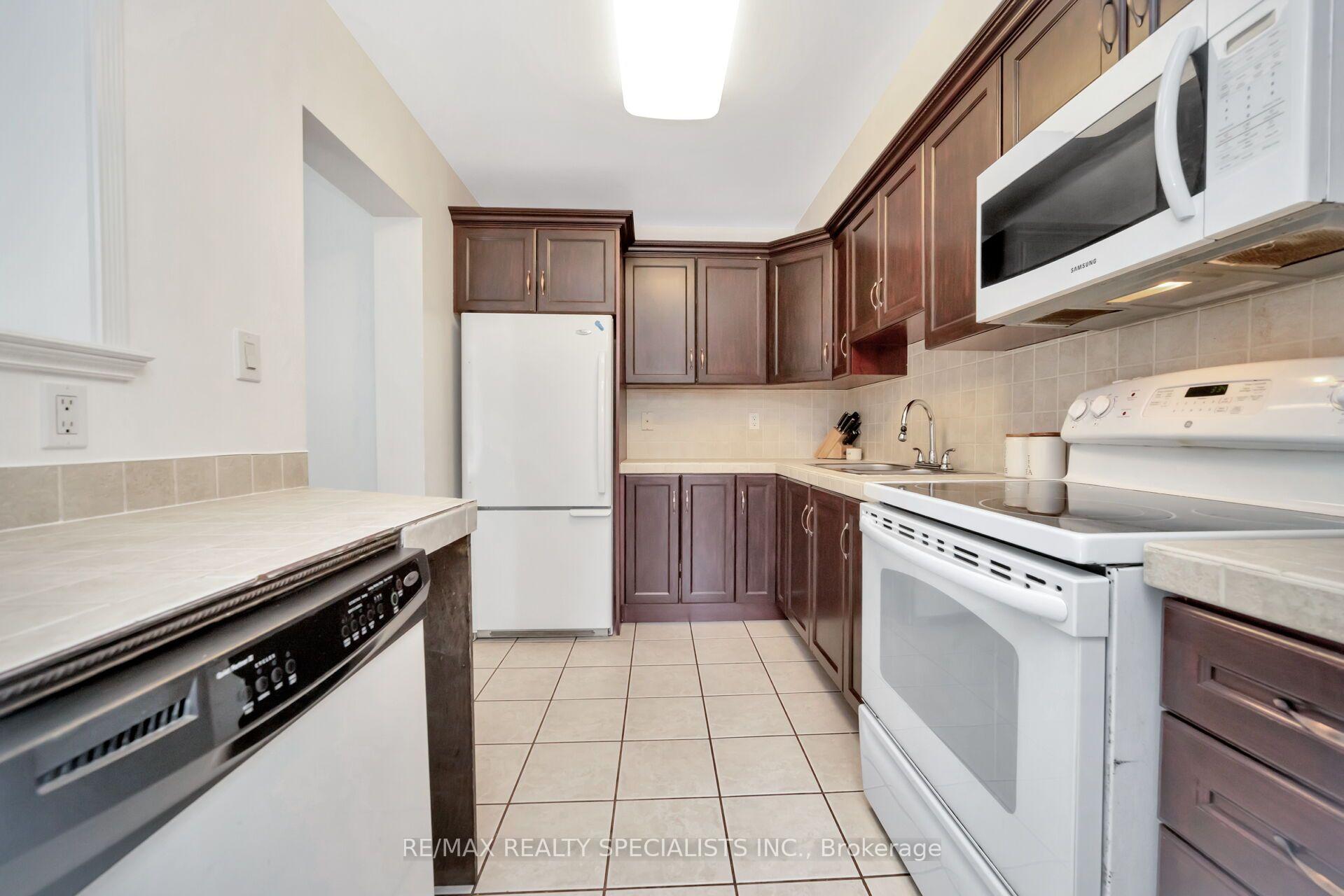 Photo 10 of 155 Enderby Crescent, Brampton, Southgate — HOMEH