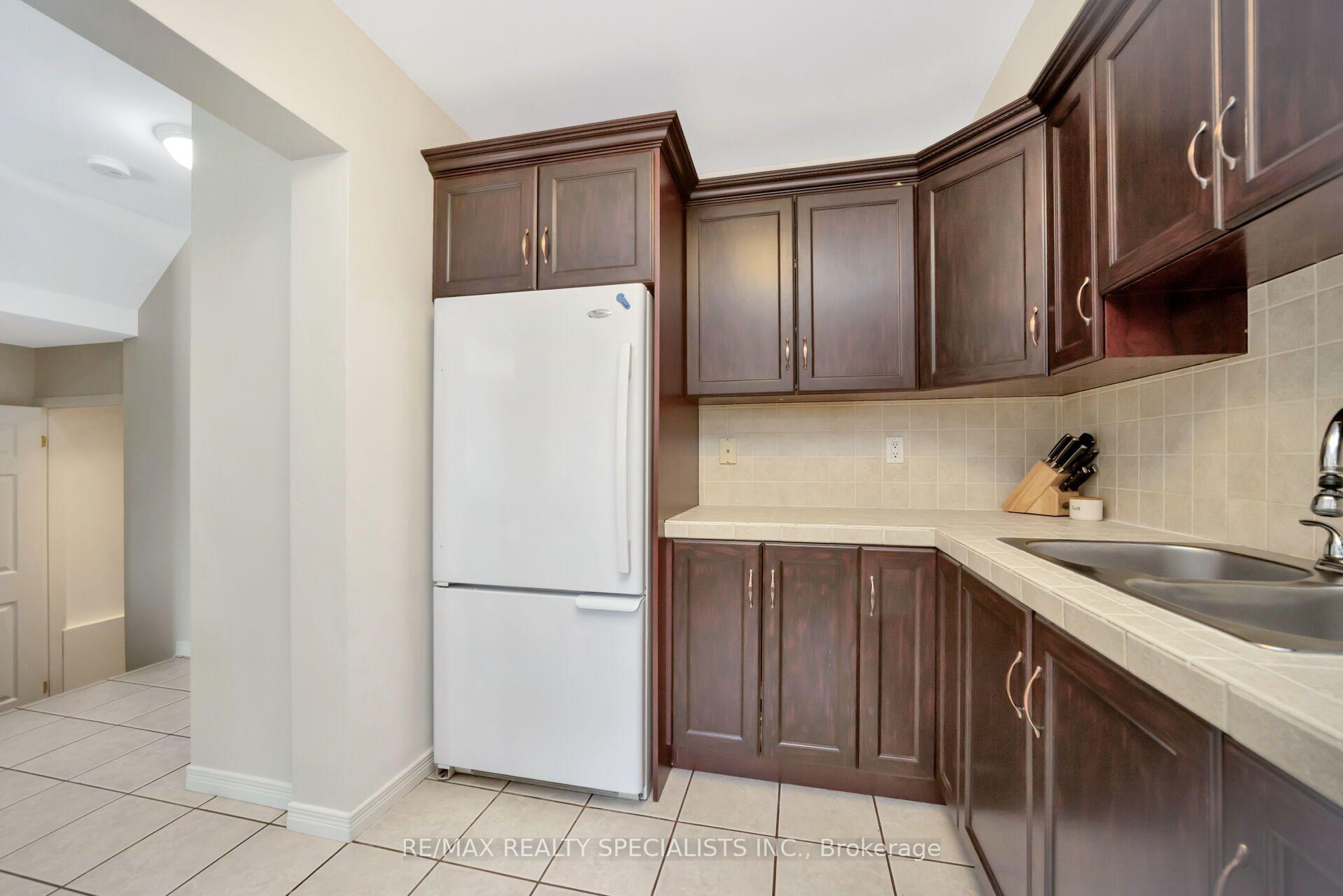Photo 12 of 155 Enderby Crescent, Brampton, Southgate — HOMEH