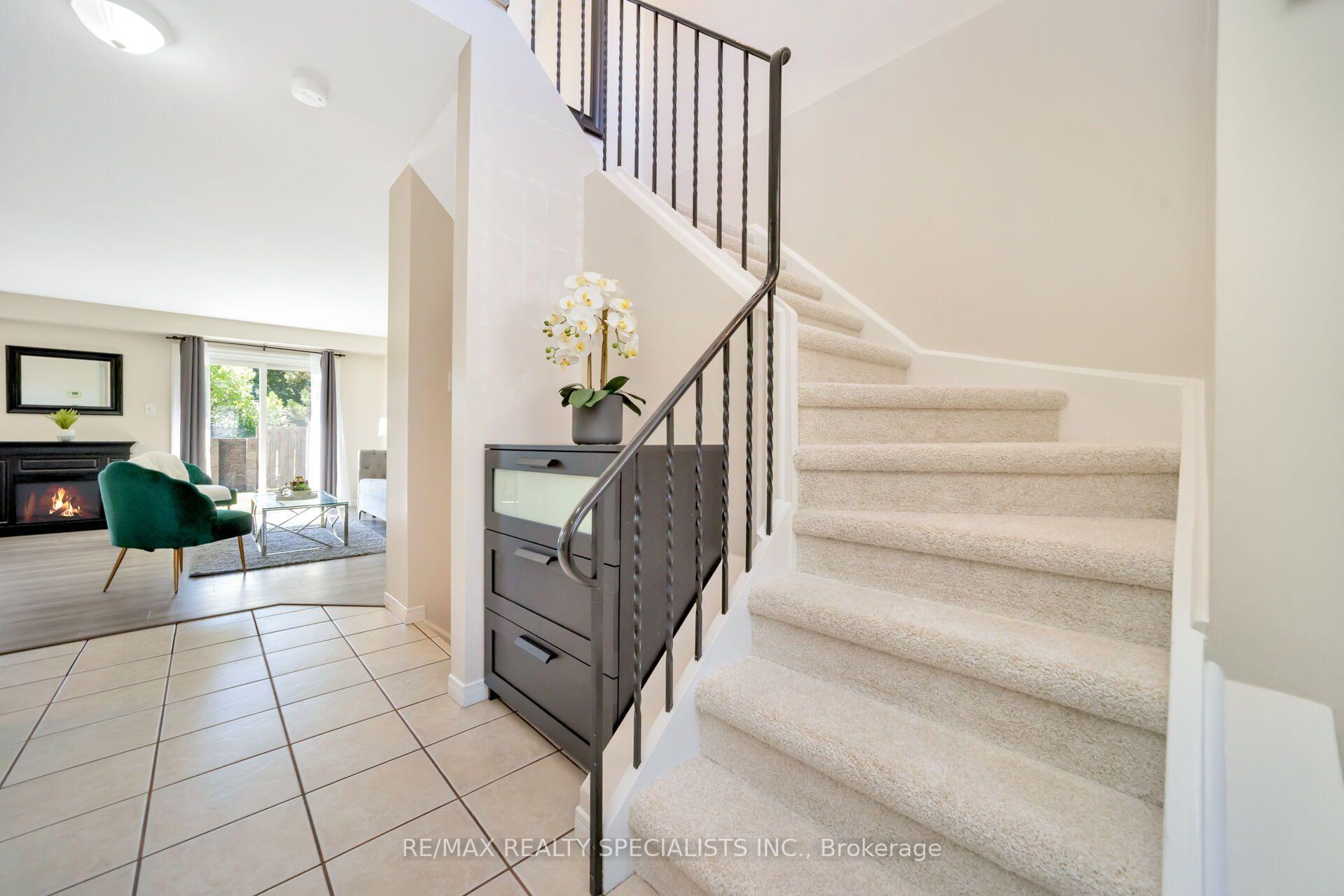 Photo 17 of 155 Enderby Crescent, Brampton, Southgate — HOMEH