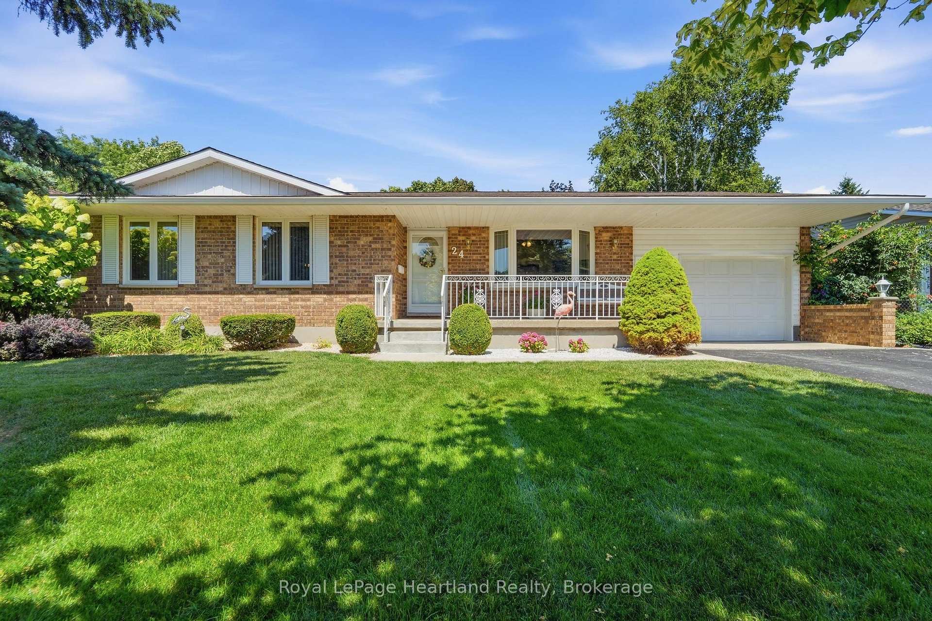 Photo 1 of 24 Leonard Drive, Goderich, Goderich (Town) — HOMEH