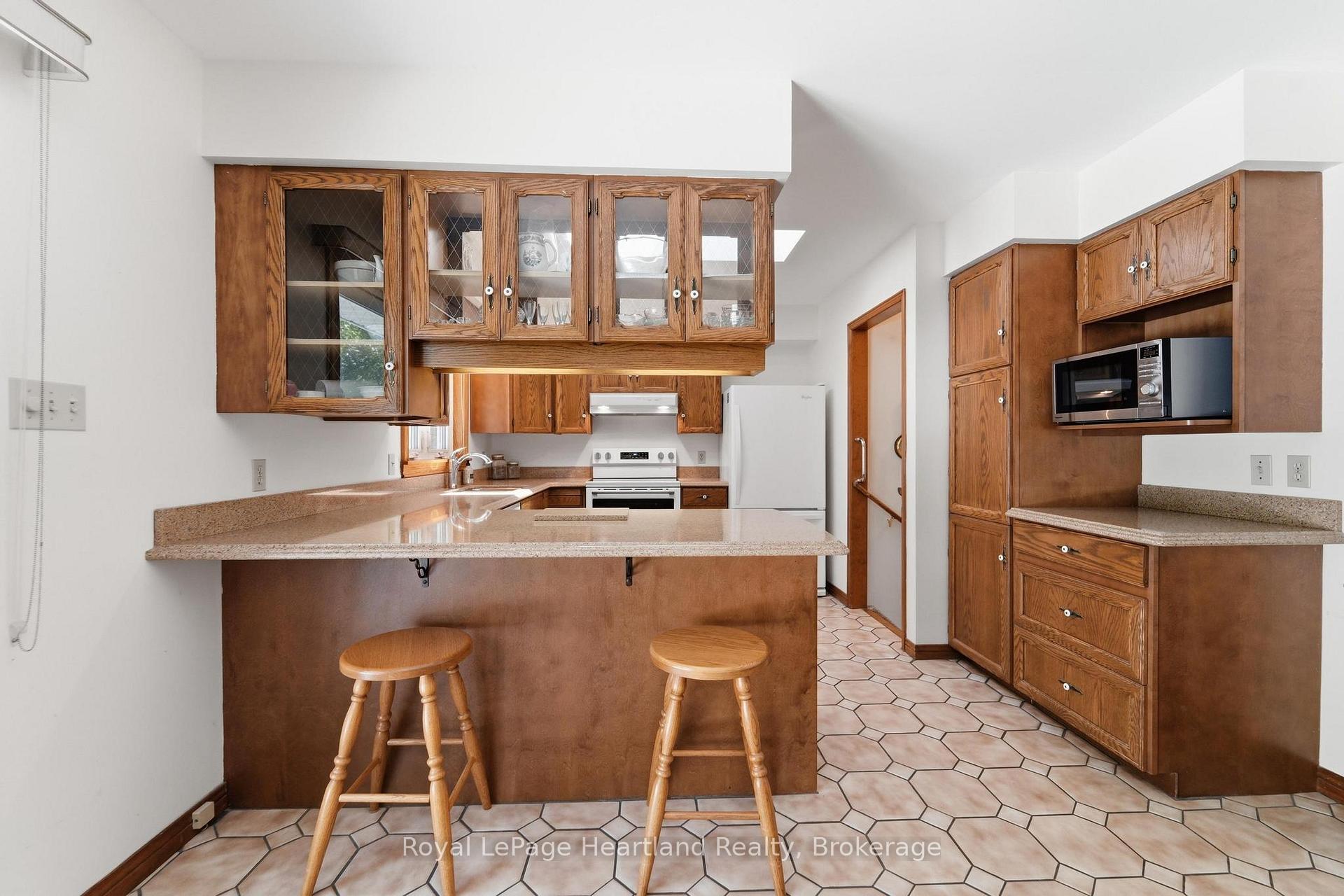 Photo 10 of 24 Leonard Drive, Goderich, Goderich (Town) — HOMEH