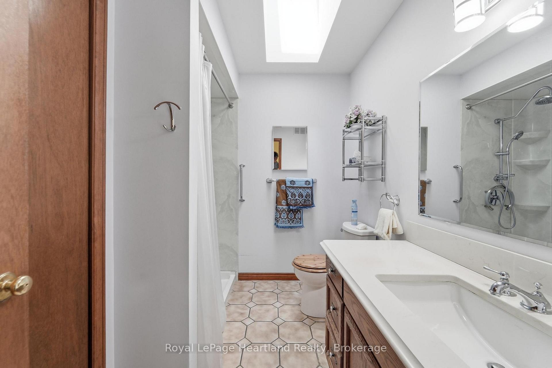 Photo 16 of 24 Leonard Drive, Goderich, Goderich (Town) — HOMEH