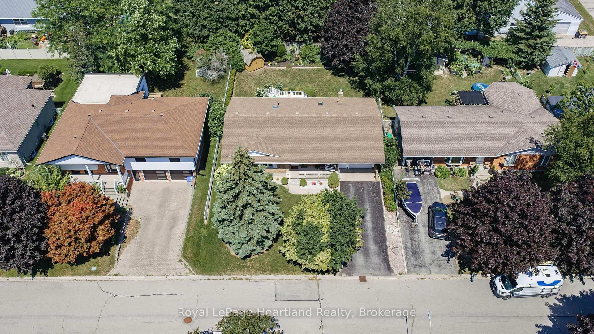 Photo 38 of 24 Leonard Drive, Goderich, Goderich (Town) — HOMEH