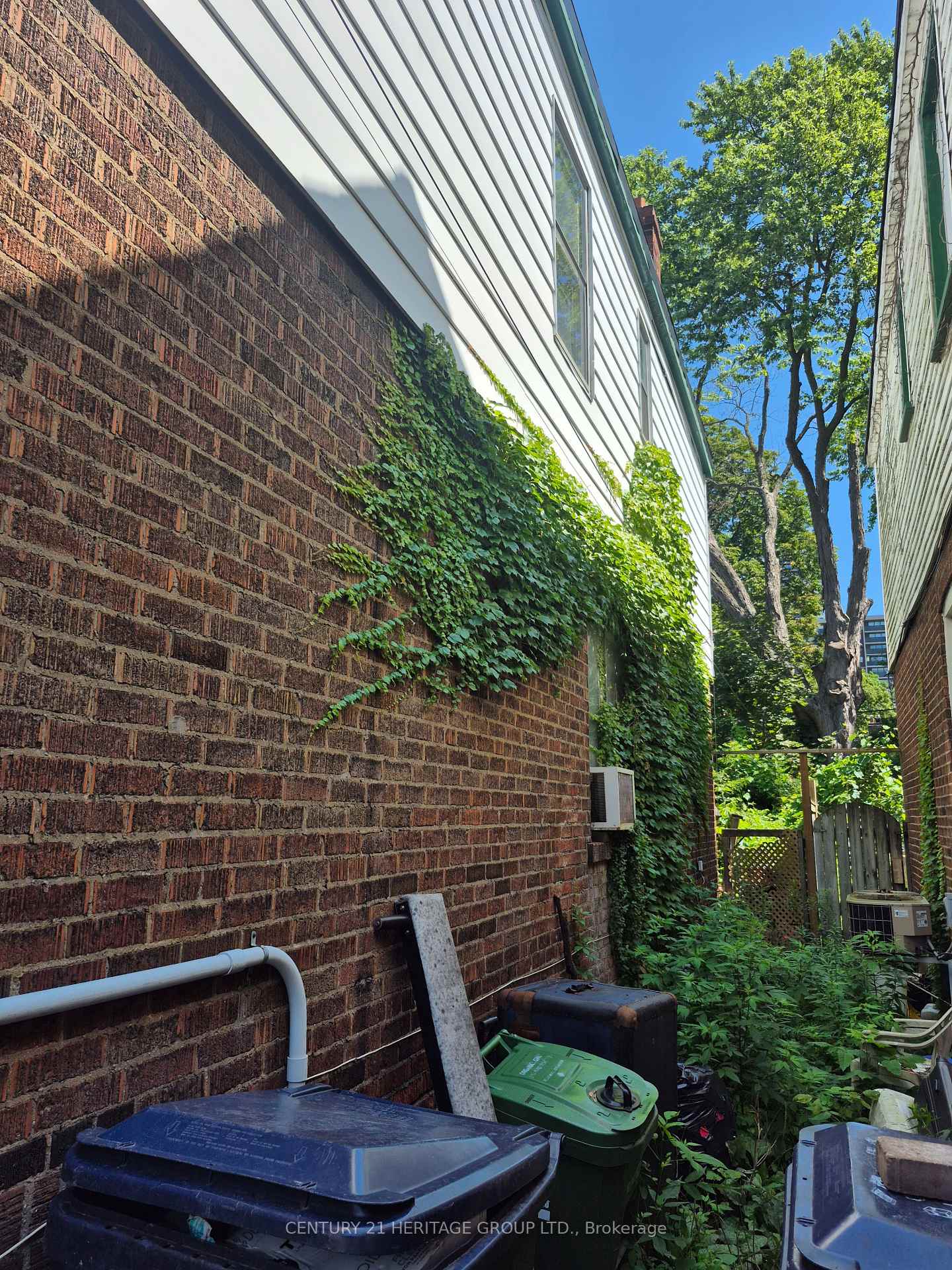 Photo 3 of 235 Chisholm Avenue, Toronto, Woodbine-Lumsden — HOMEH