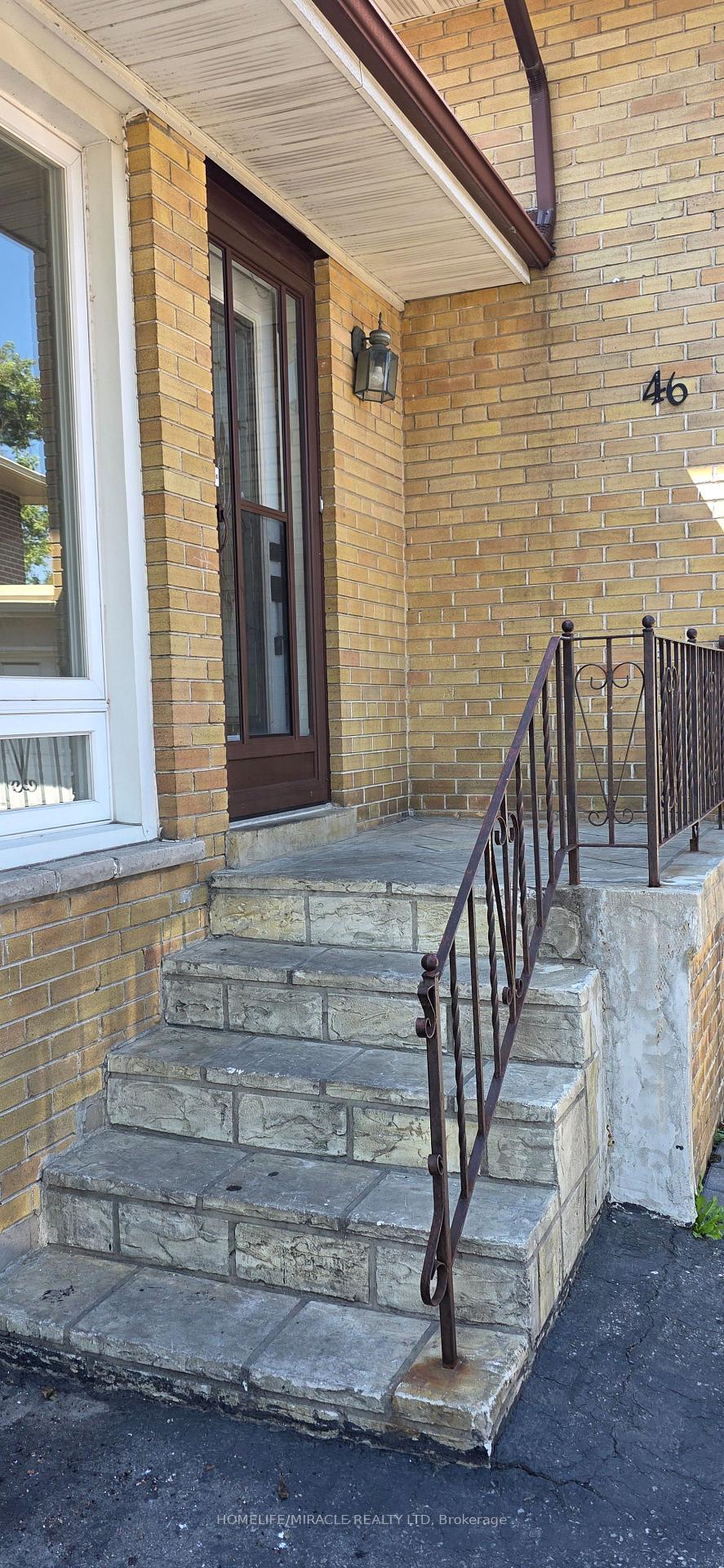 Photo 2 of 46 Cavehill Crescent, Scarborough, Wexford-Maryvale — HOMEH