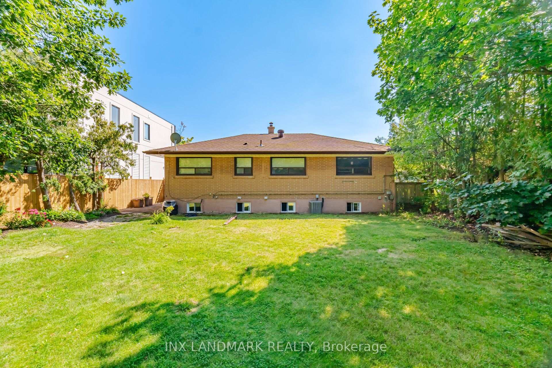 Front of 559 Wolsey Crescent