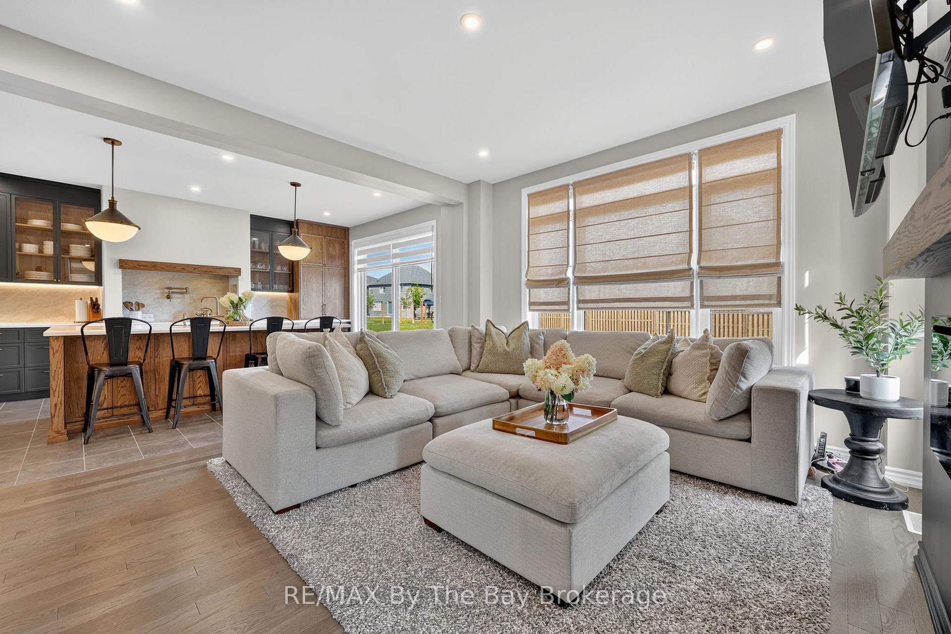 Photo 14 of 171 Rosanne Circle, Wasaga Beach — HOMEH