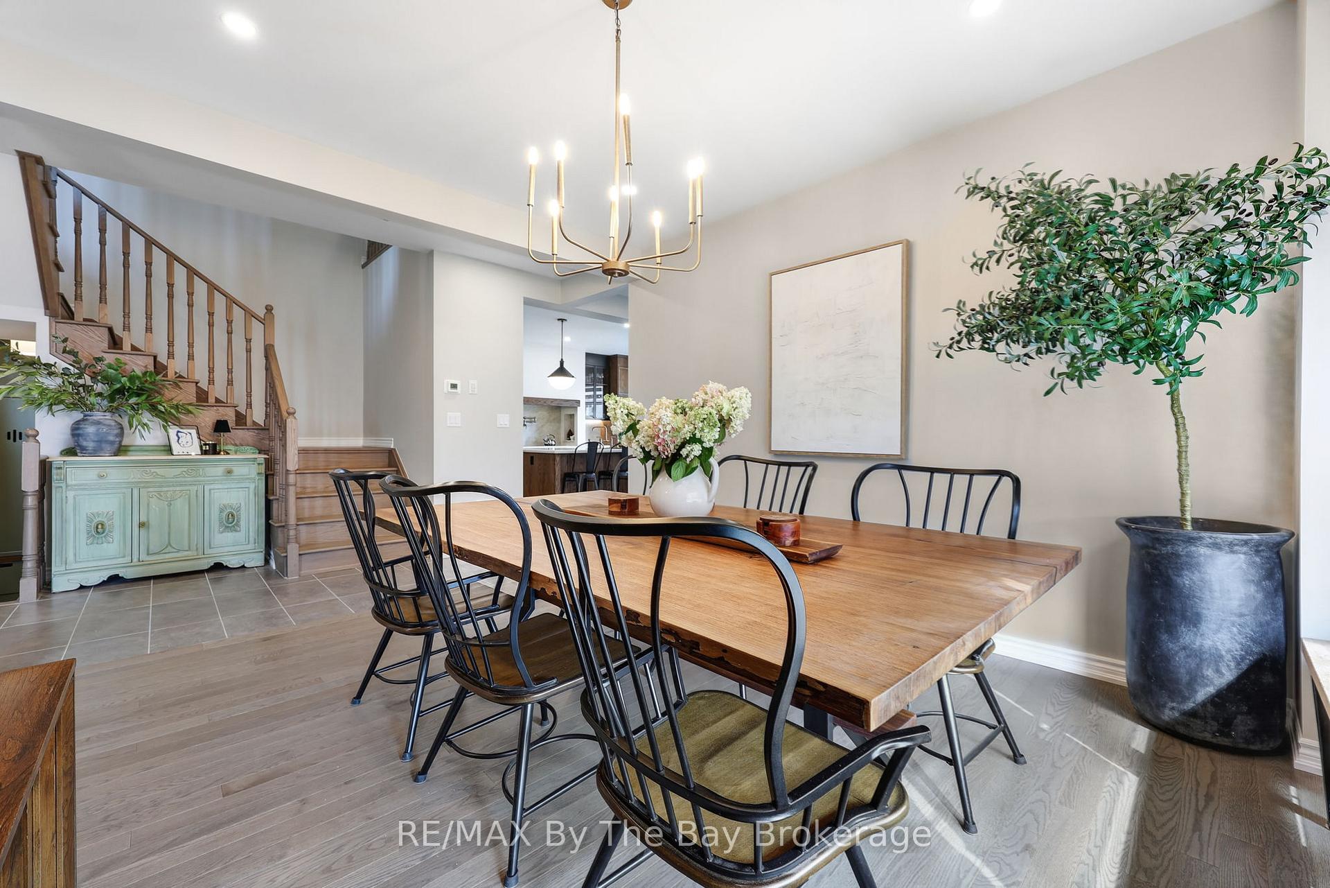 Photo 16 of 171 Rosanne Circle, Wasaga Beach — HOMEH