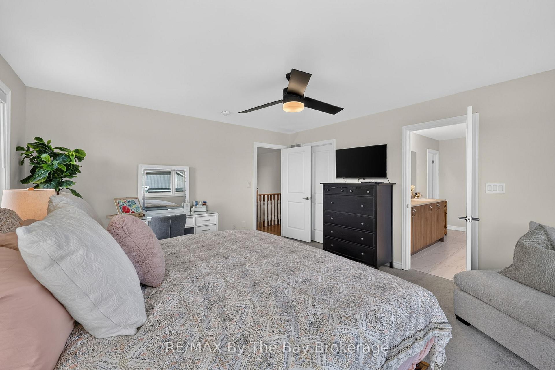 Photo 27 of 171 Rosanne Circle, Wasaga Beach — HOMEH