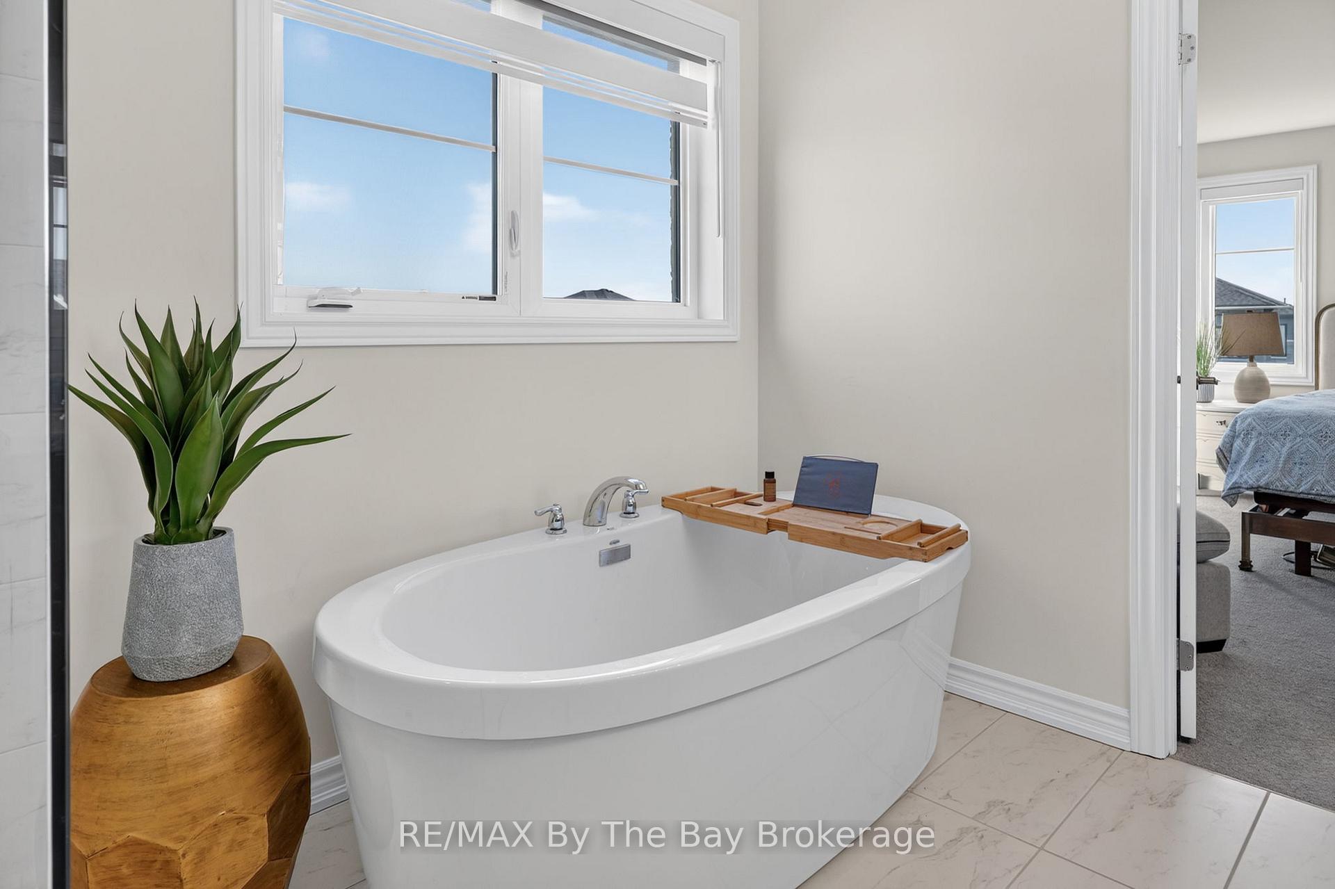 Photo 30 of 171 Rosanne Circle, Wasaga Beach — HOMEH