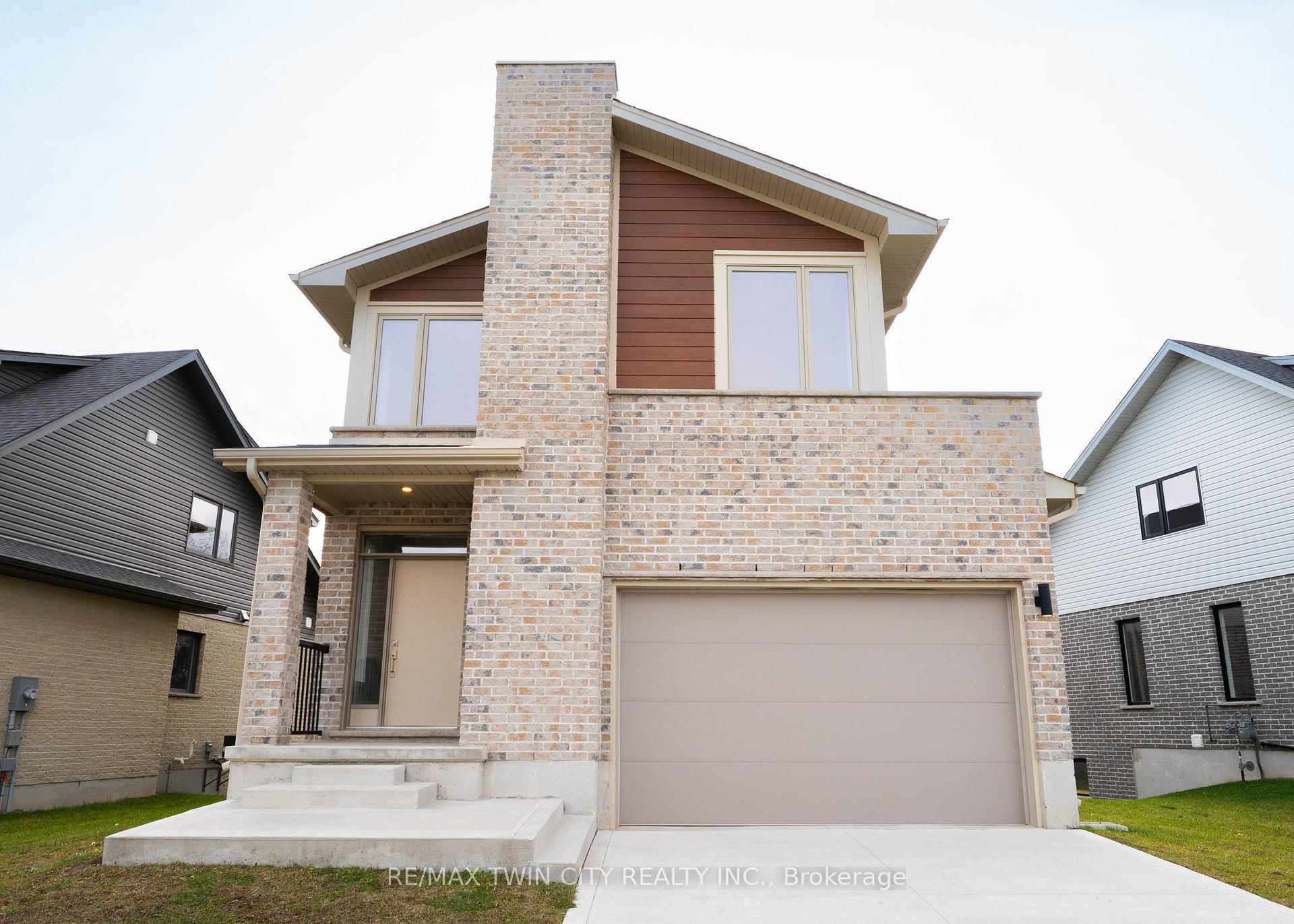 Photo 1 of 2092 Evans Crescent, London, South U — HOMEH