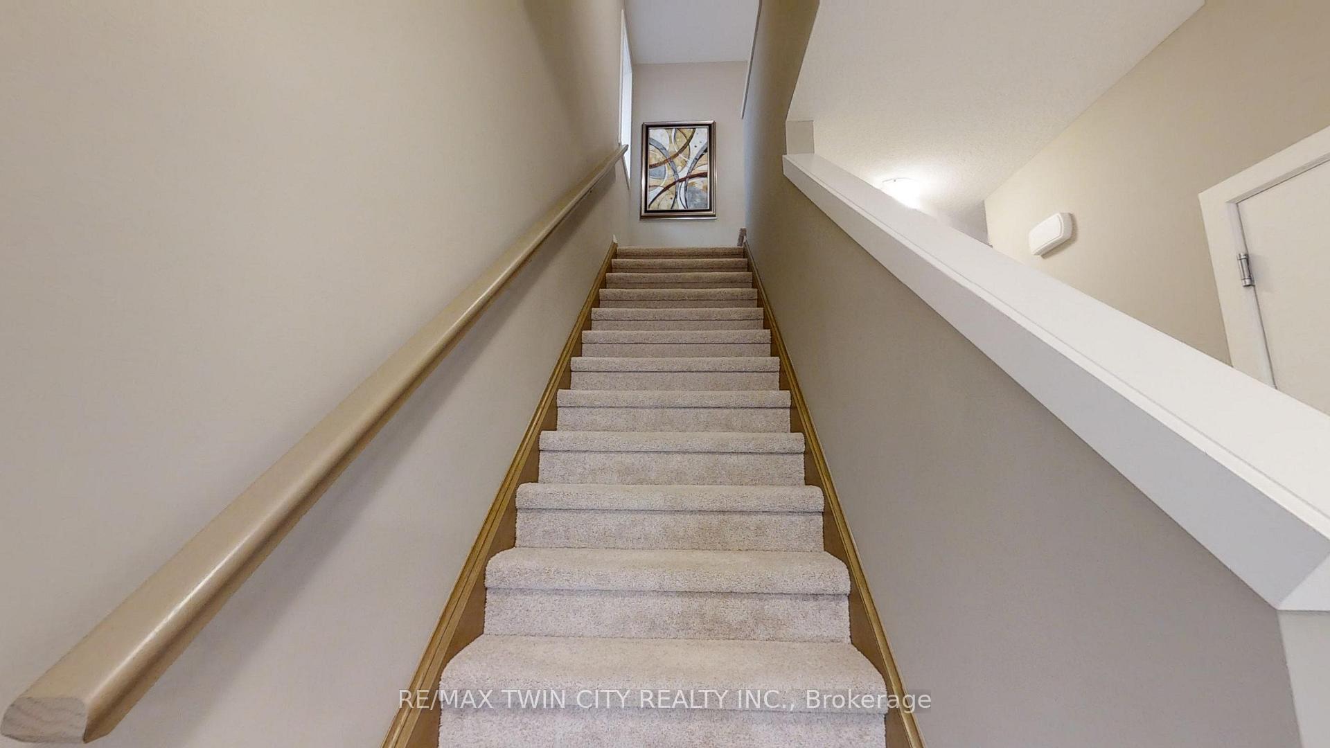 Photo 5 of 2092 Evans Crescent, London, South U — HOMEH