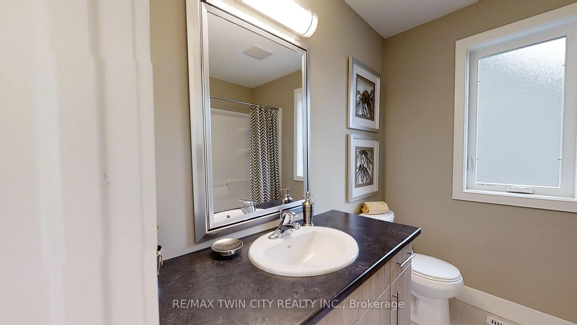 Photo 12 of 2092 Evans Crescent, London, South U — HOMEH