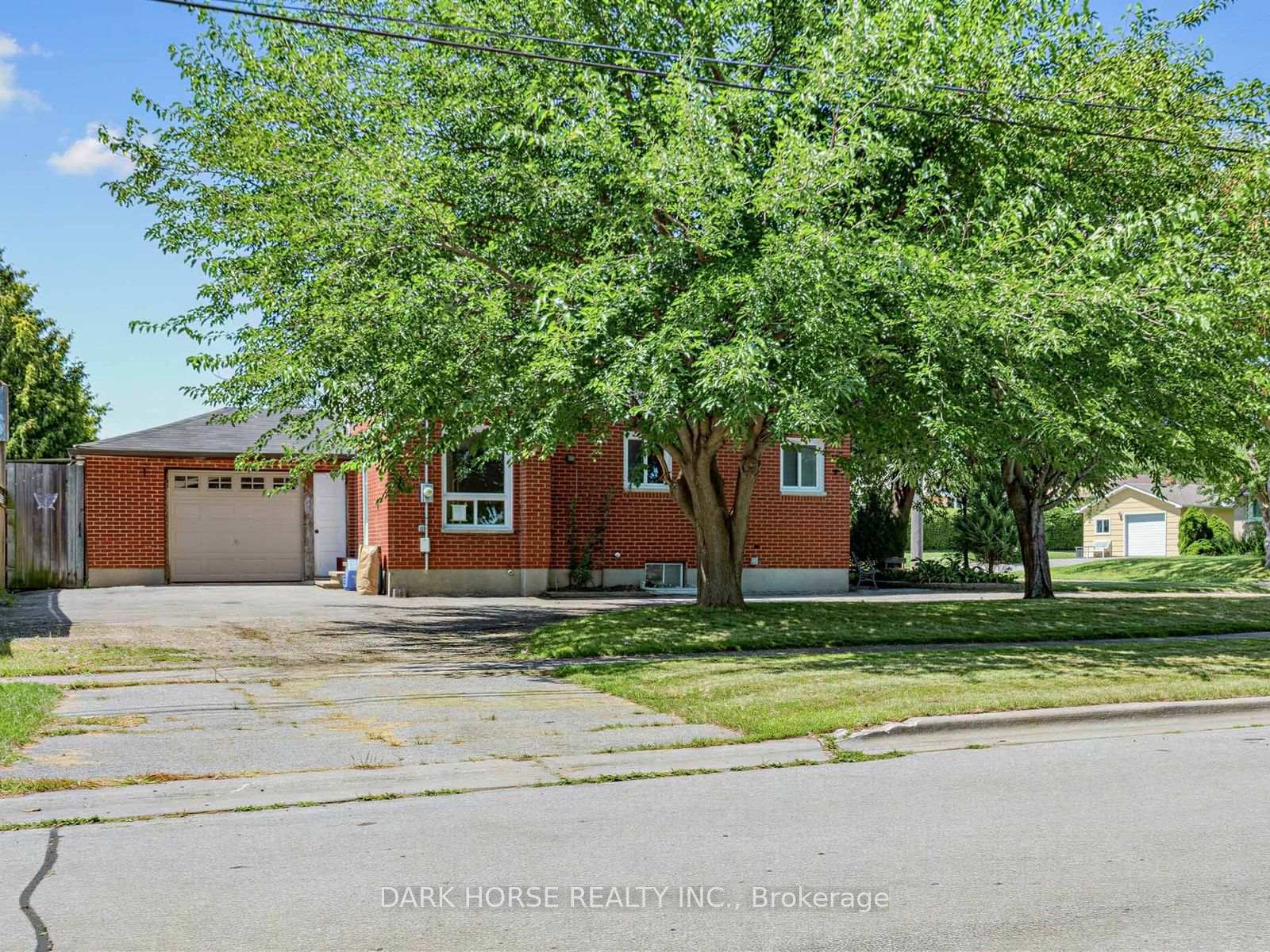 Photo 3 of 347 Annapolis Avenue, Oshawa, McLaughlin — HOMEH