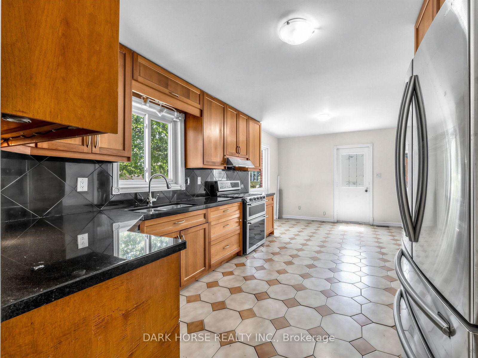 Photo 8 of 347 Annapolis Avenue, Oshawa, McLaughlin — HOMEH