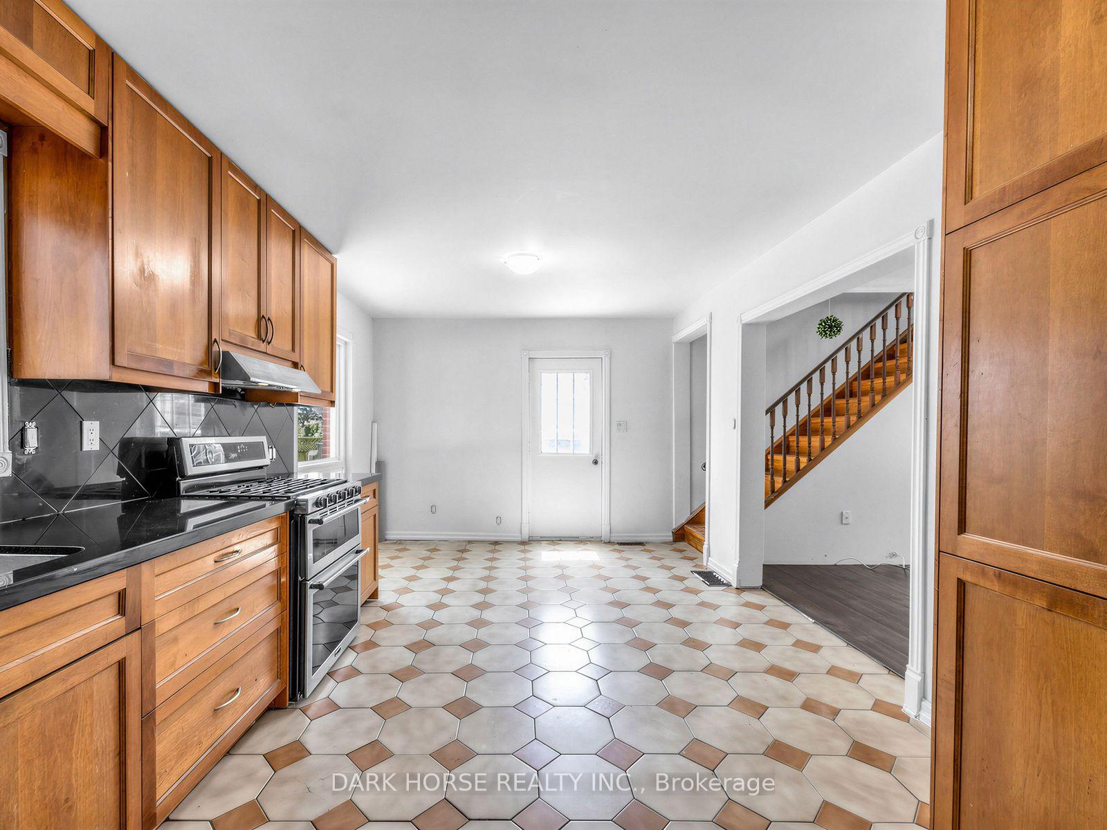 Photo 9 of 347 Annapolis Avenue, Oshawa, McLaughlin — HOMEH
