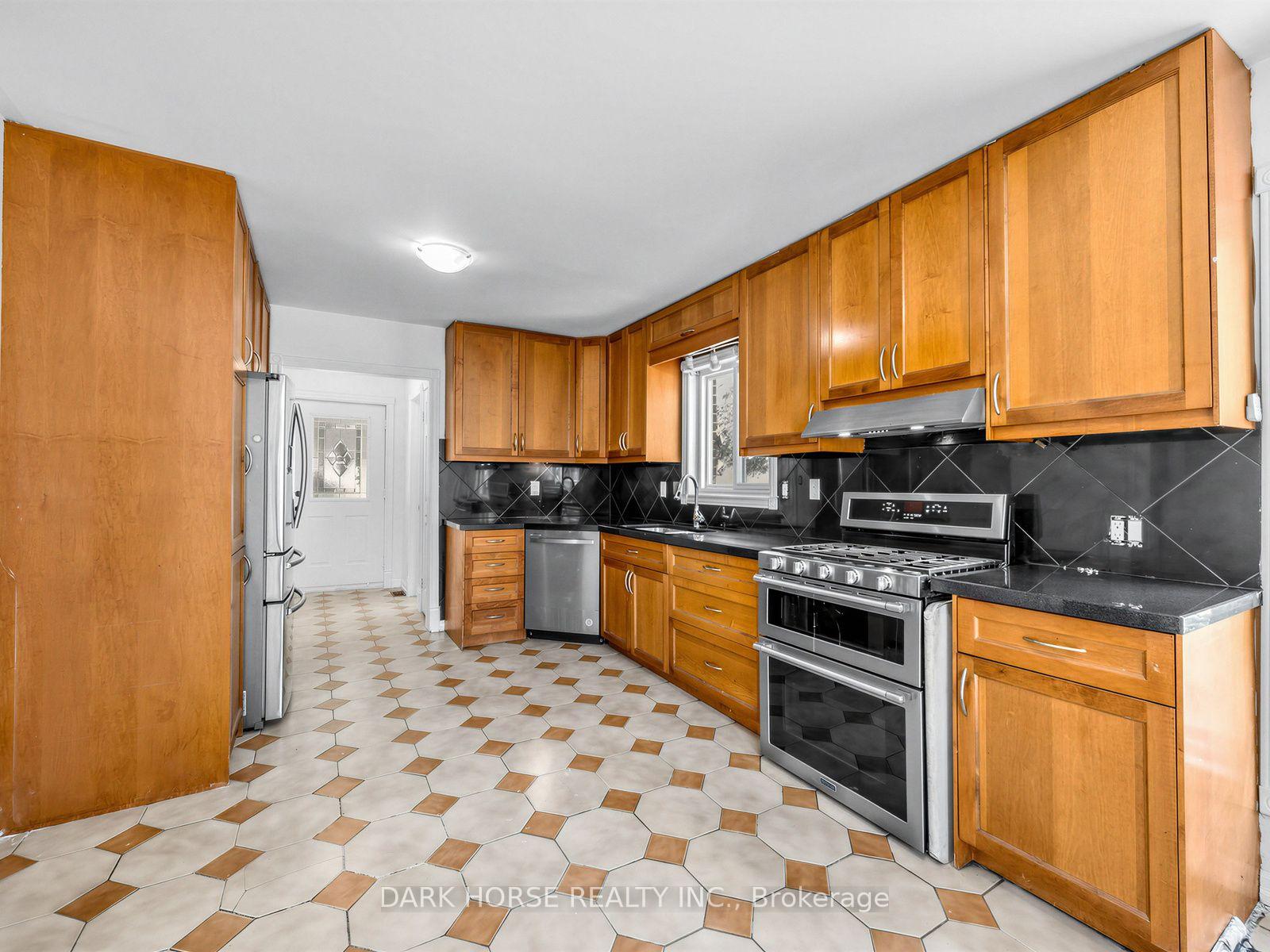 Photo 10 of 347 Annapolis Avenue, Oshawa, McLaughlin — HOMEH