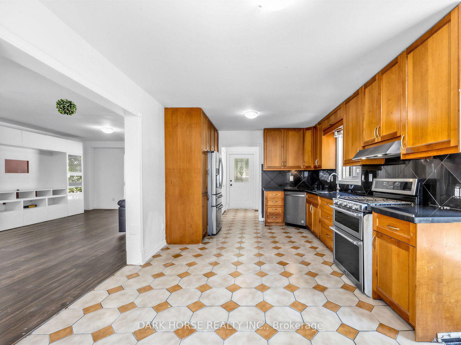 Photo 11 of 347 Annapolis Avenue, Oshawa, McLaughlin — HOMEH